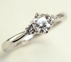 シンプルな婚約指輪